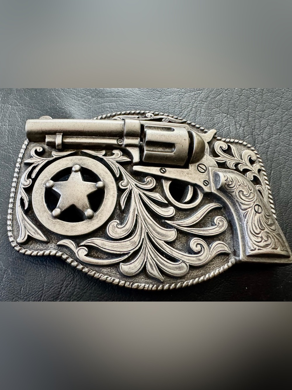 Western Revolver Star Silver-Tone Belt Buckle
